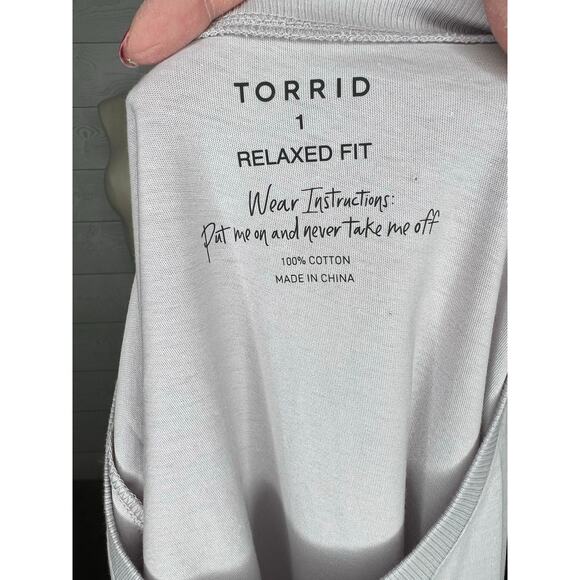 Torrid lavender relaxed fit crew T-shirt with crescent moon graphic Size 1(1X) - Picture 4 of 6